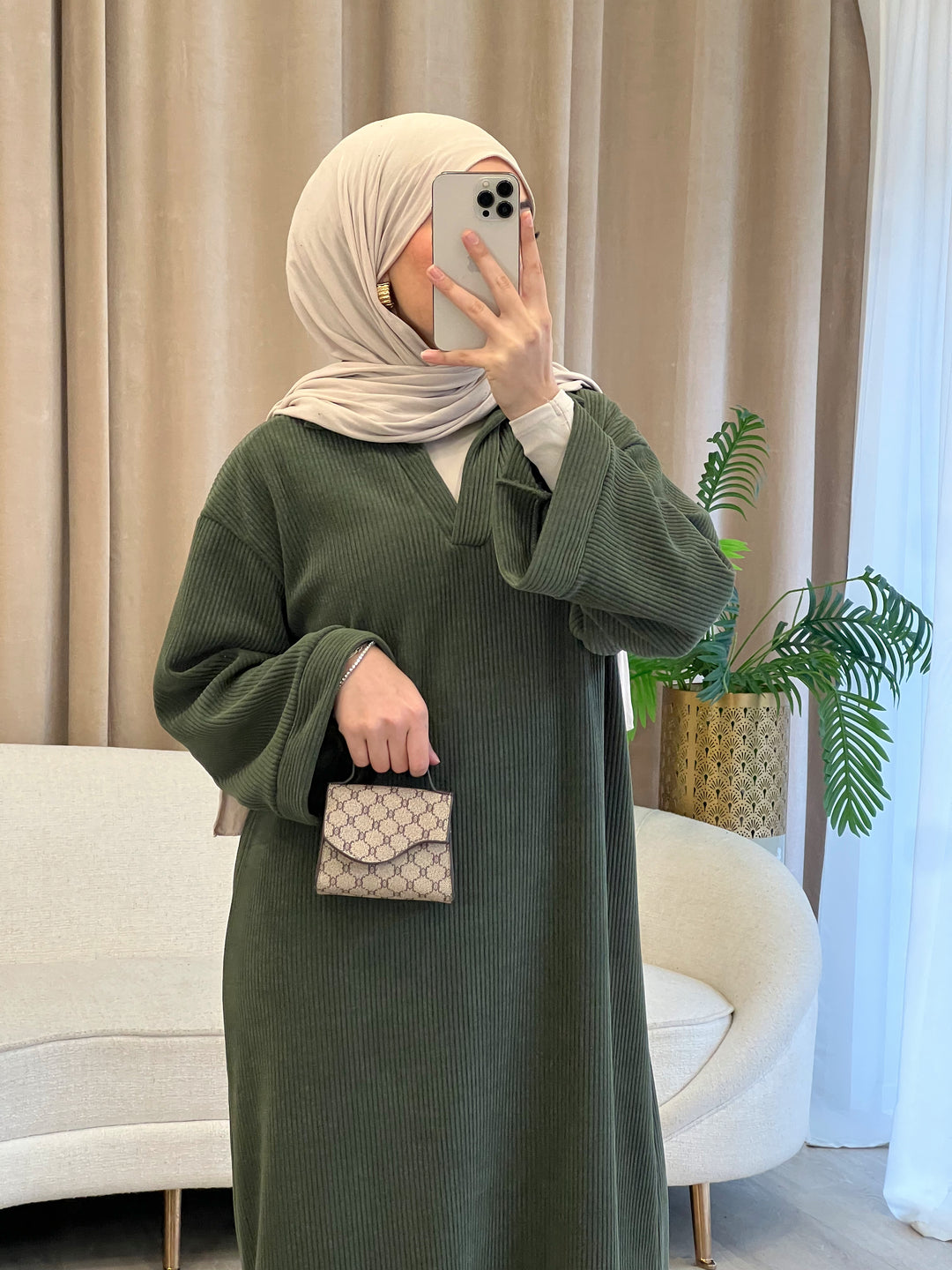 Nayla Cord Kleid in Olive