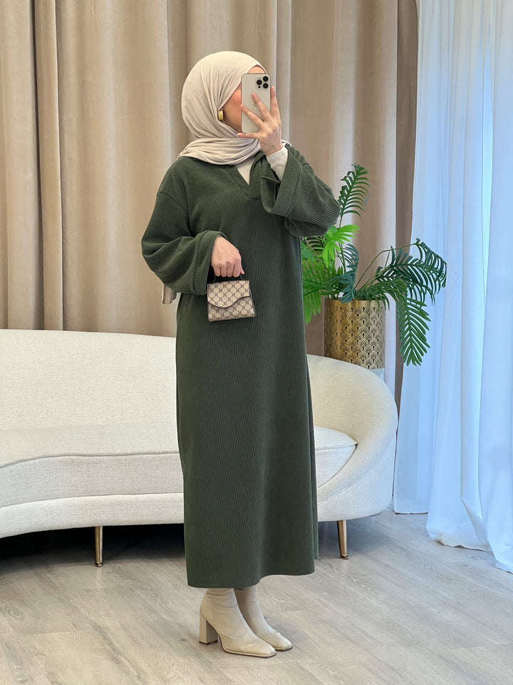 Nayla Cord Kleid in Olive