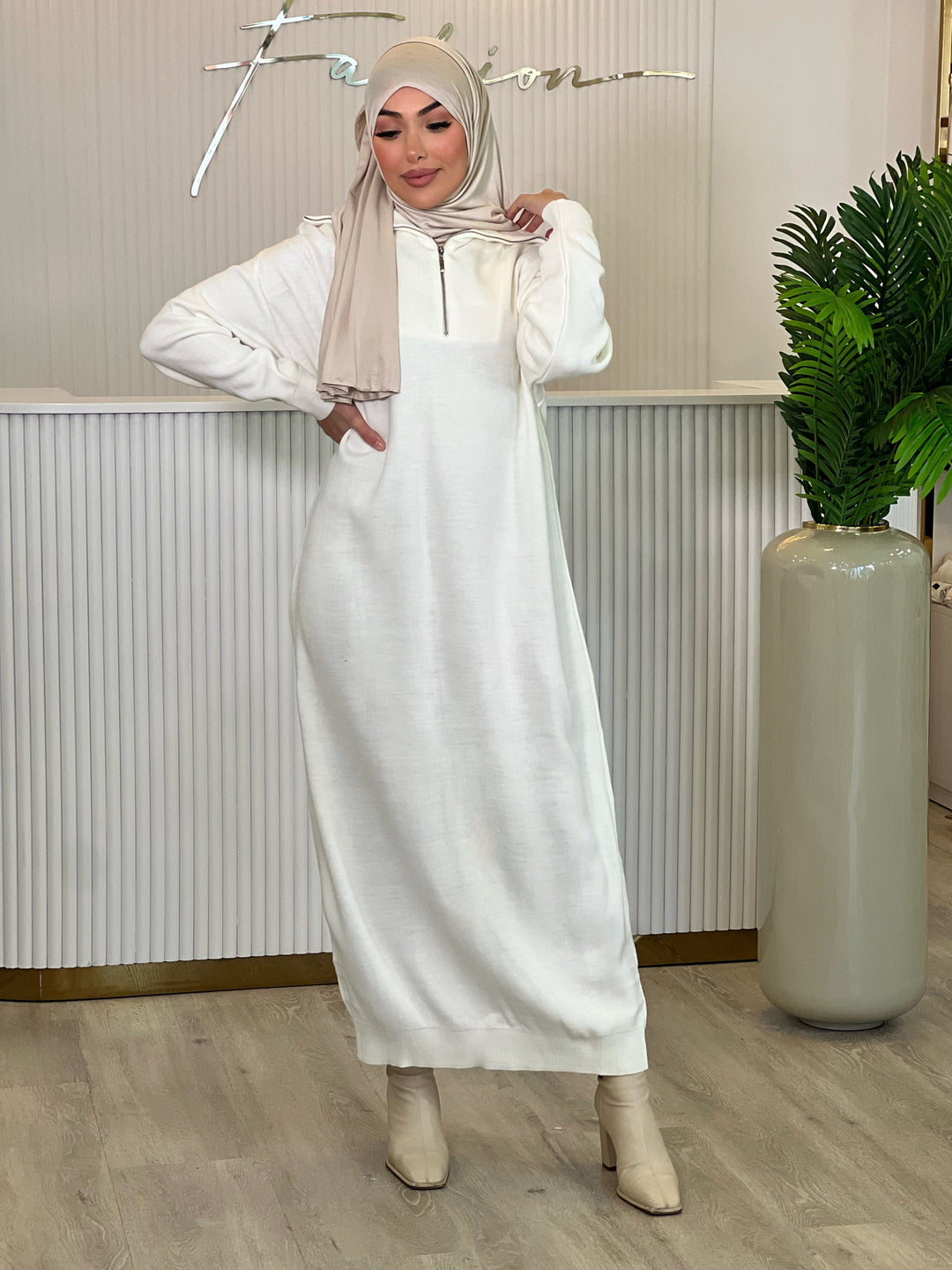 Livia Zipper Pulloverkleid in Creme