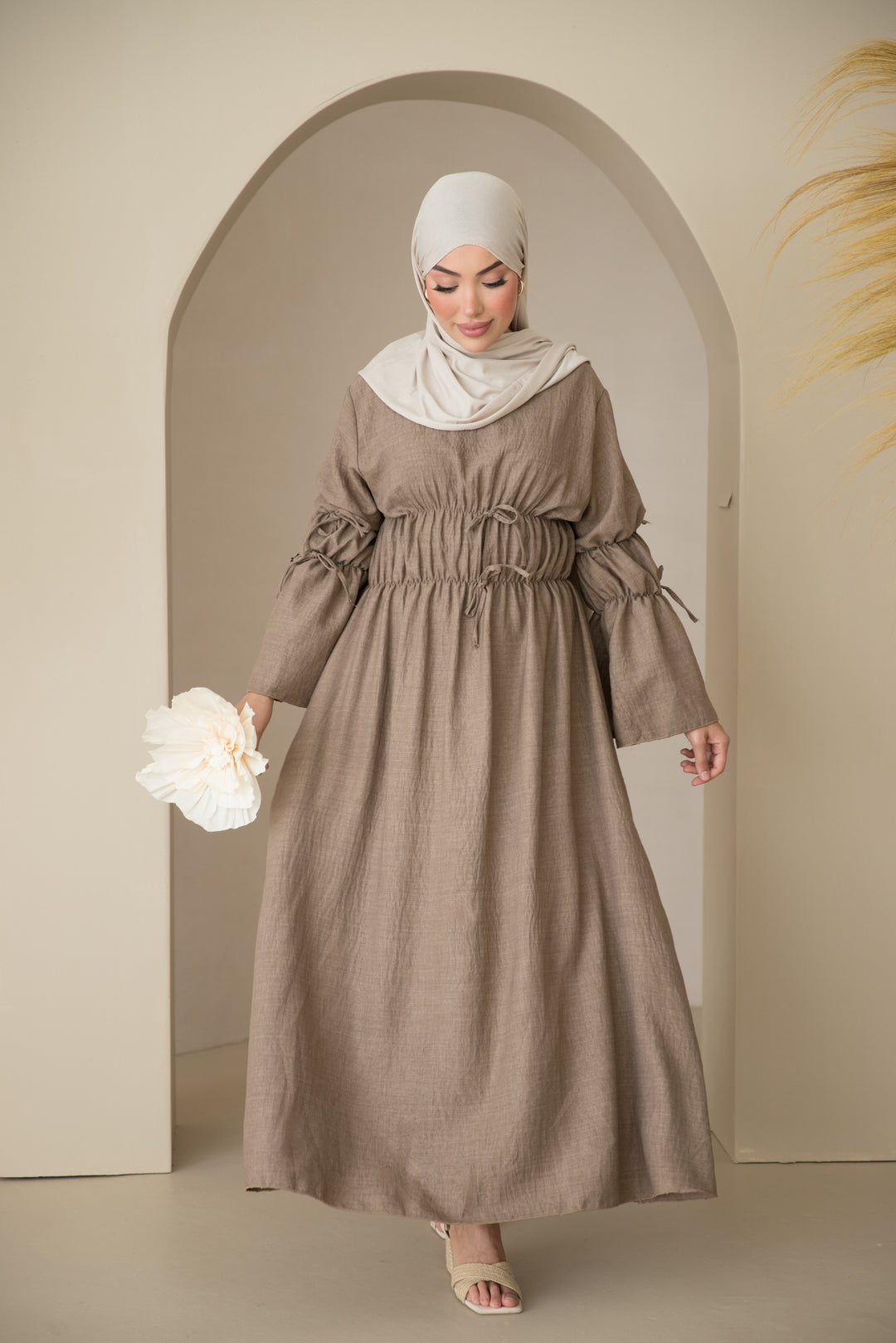 Alanay Kleid mit Schnürungen in Taupe