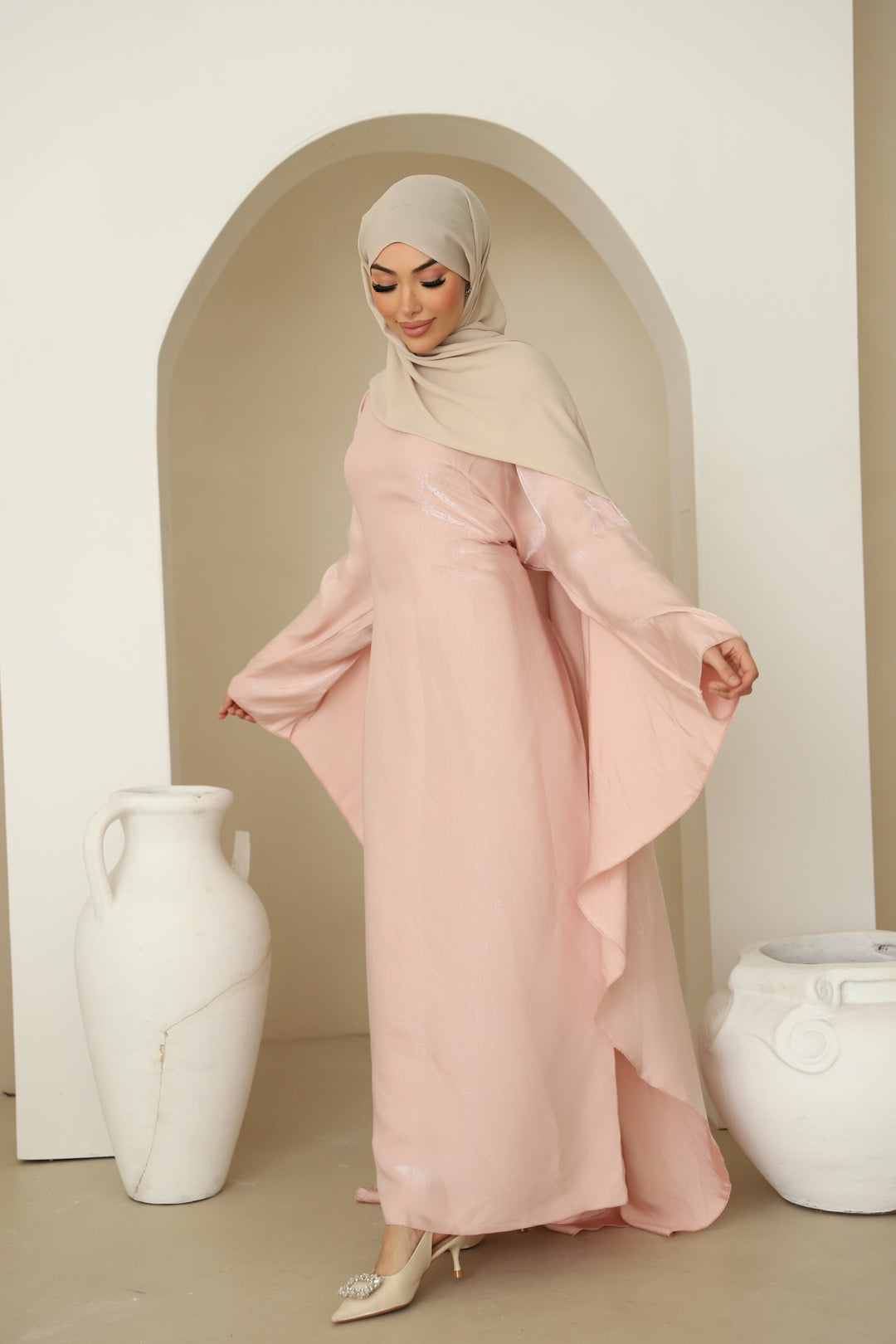 Miray Abaya mit Cape in Rosa