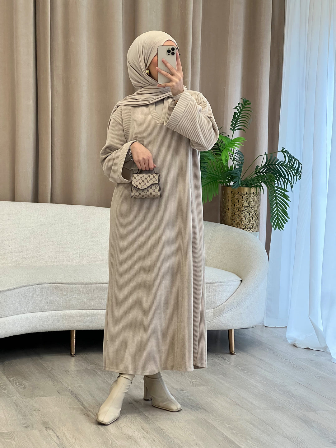 Nayla Cord Kleid in Beige